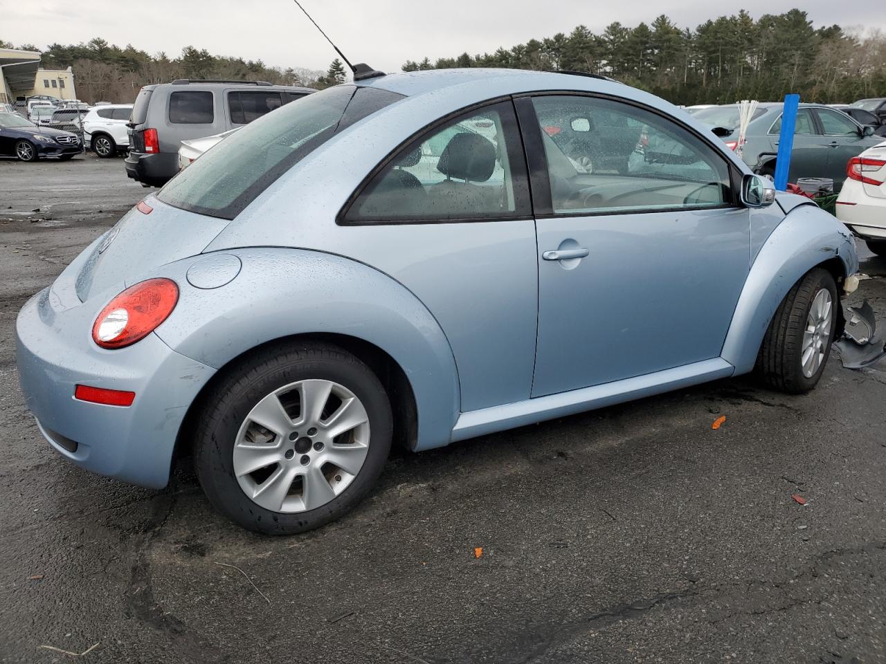 2010 Volkswagen Beetle - Image 3