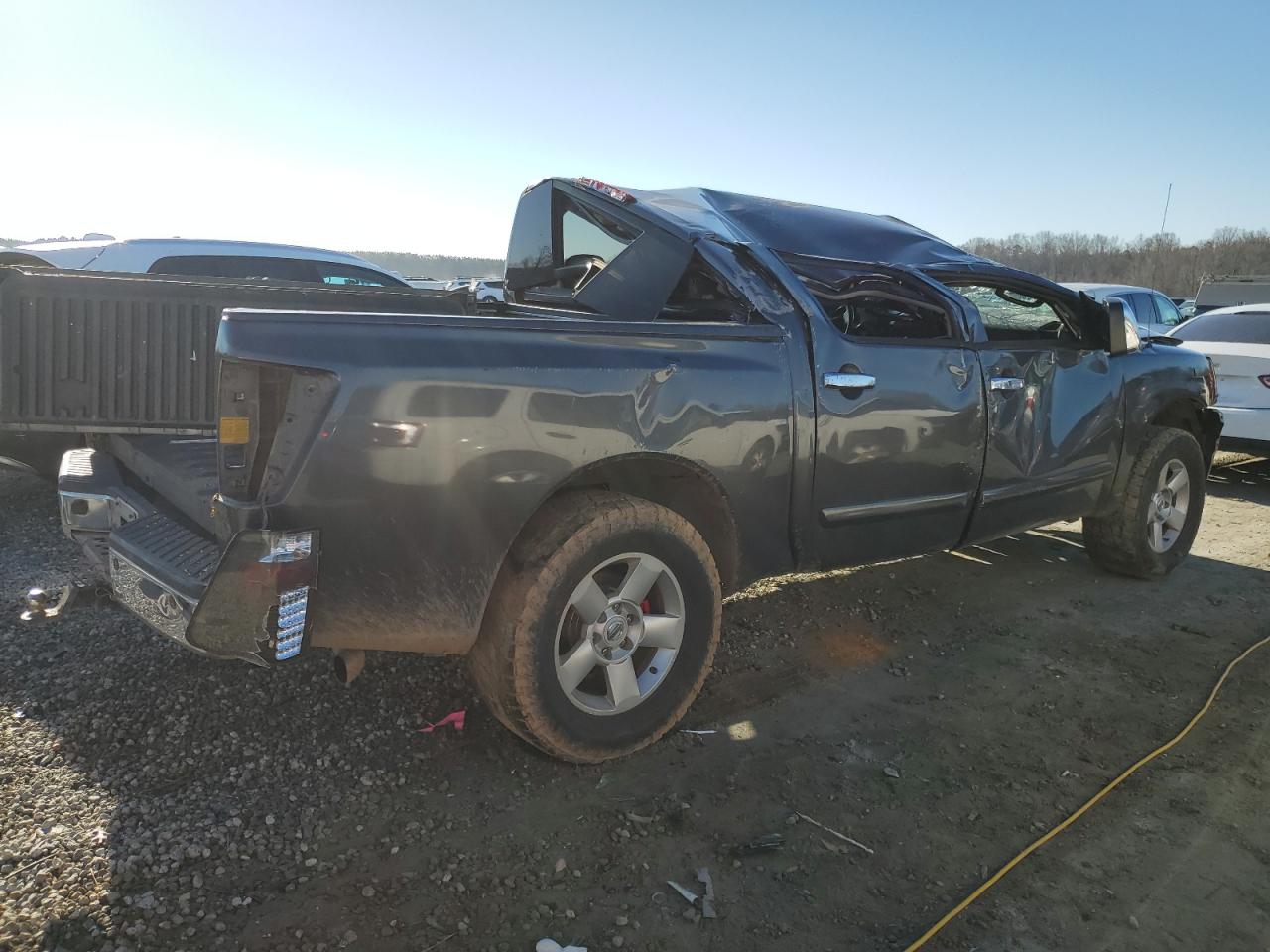2005 Nissan Titan - Image 3