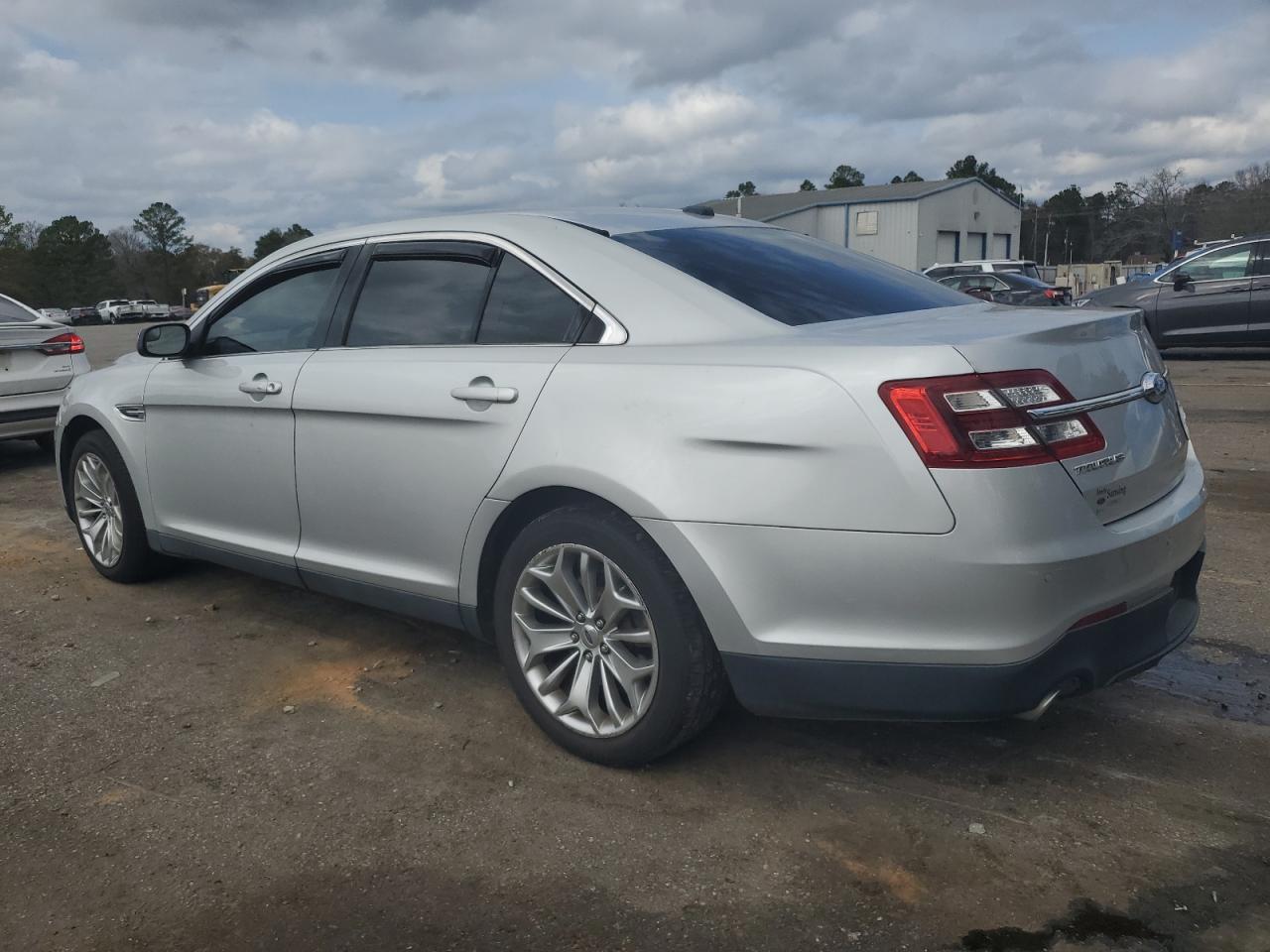 2014 Ford Taurus - Image 2