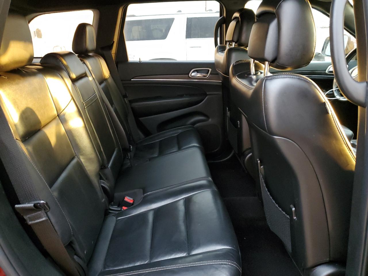 2017 Jeep Grand Cherokee - Image 11