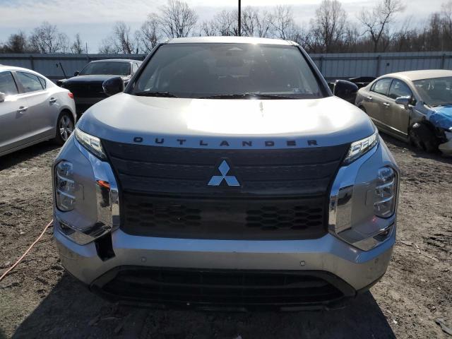  MITSUBISHI OUTLANDER 2022 Srebrny
