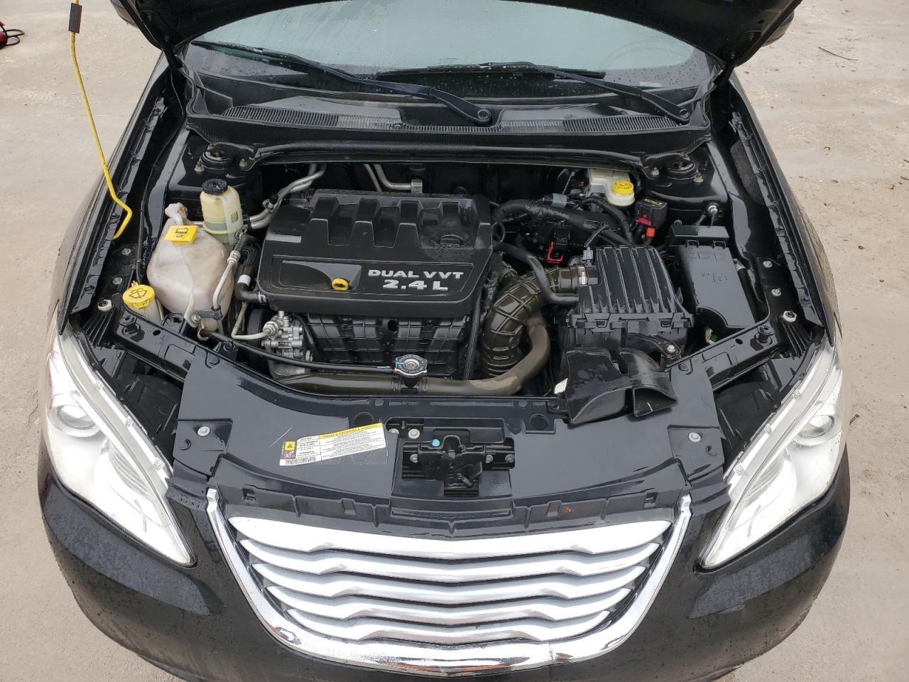 2013 Chrysler 200 - Image 11