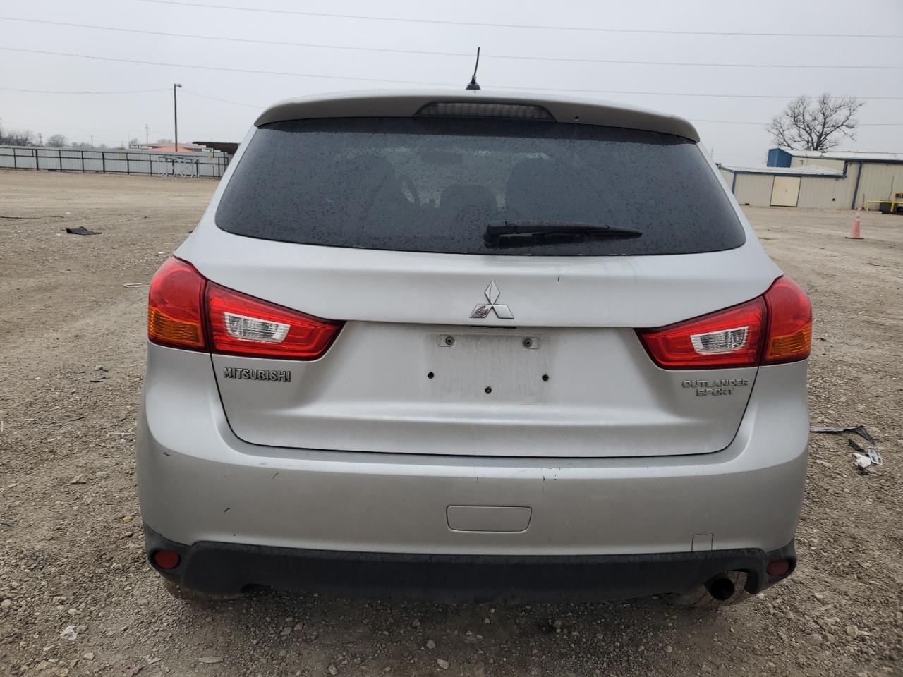2013 Mitsubishi Outlander - Image 6
