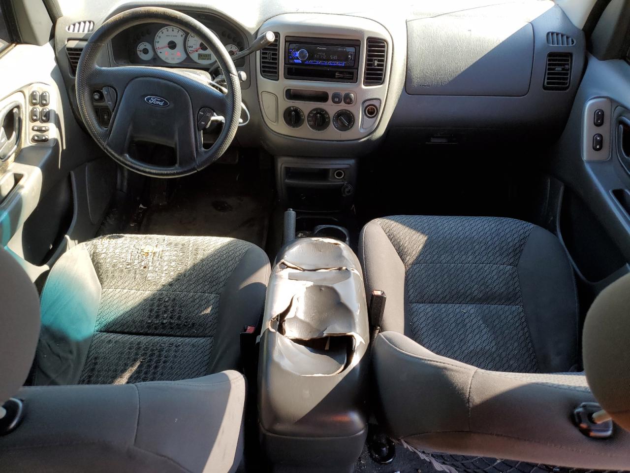 2003 Ford Escape - Image 8