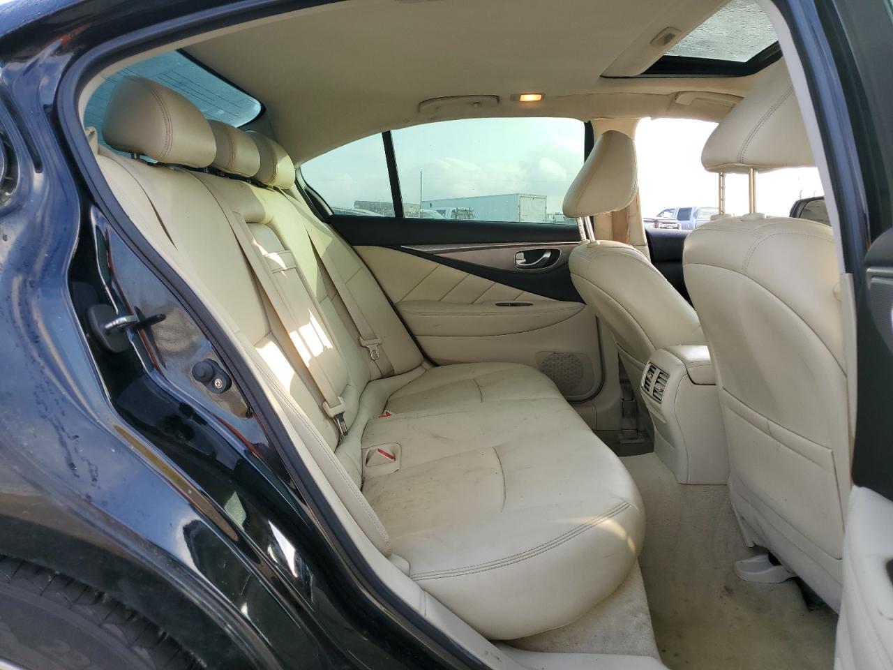 2015 Infiniti Q50 - Image 10