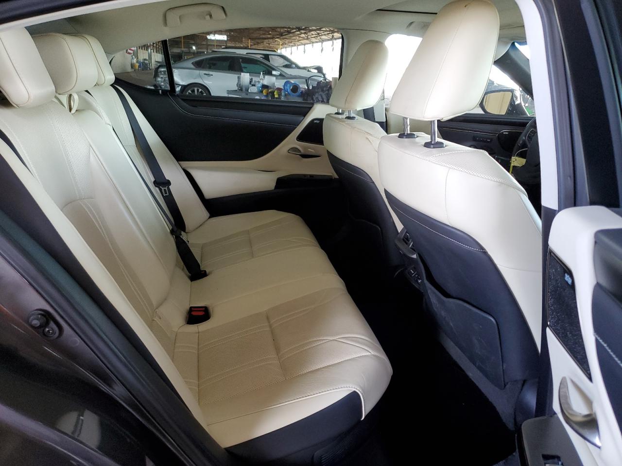 2022 Lexus ES - Image 10