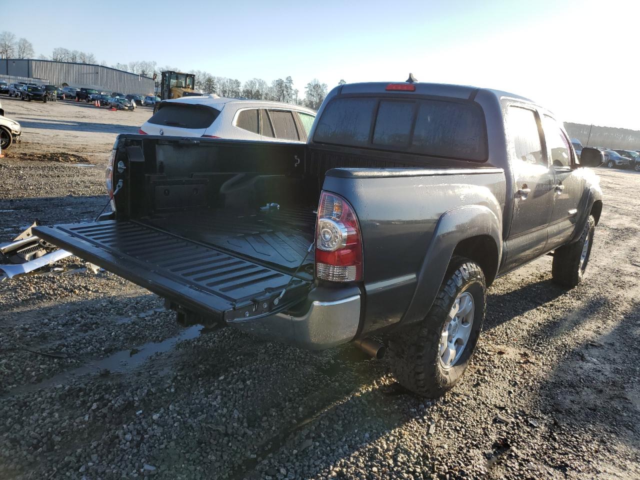 2015 Toyota Tacoma - Image 3
