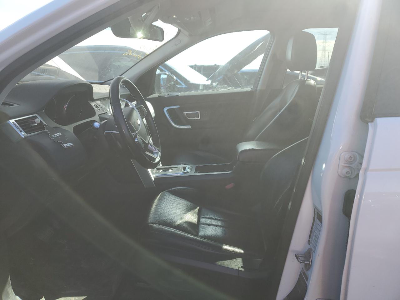 2017 Land Rover Discovery - Image 7