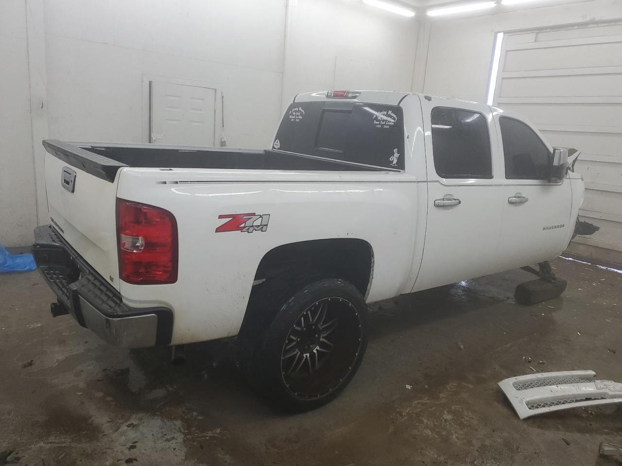 2011 Chevrolet Silverado - Image 3