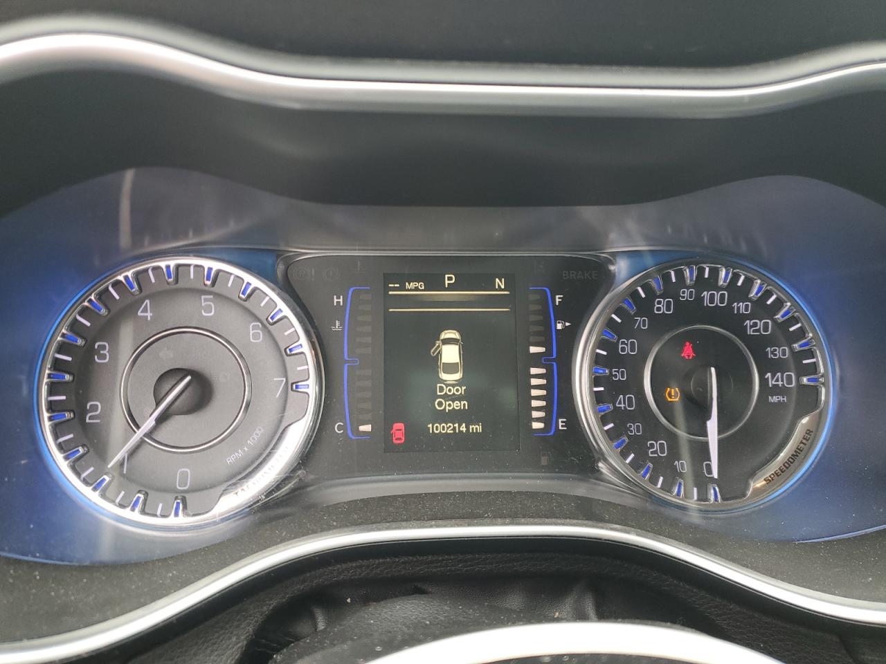 2016 Chrysler 200 - Image 9