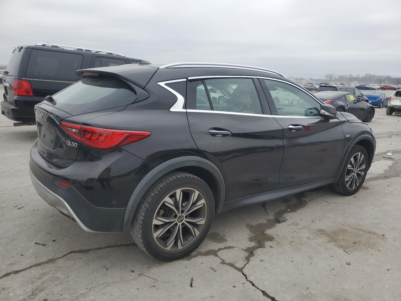 2017 Infiniti QX30 - Image 3
