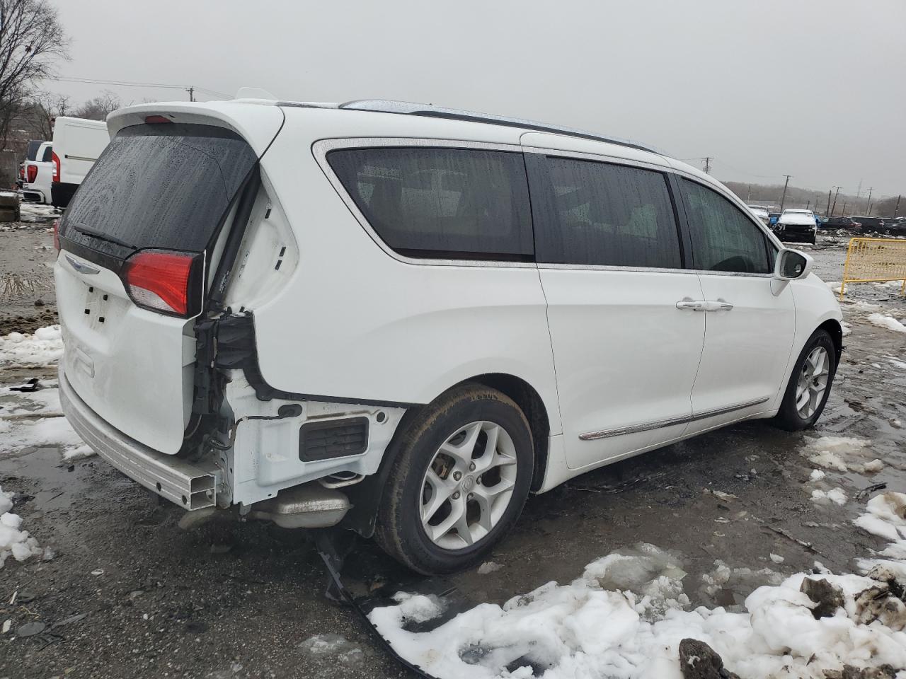 2018 Chrysler Pacifica - Image 3