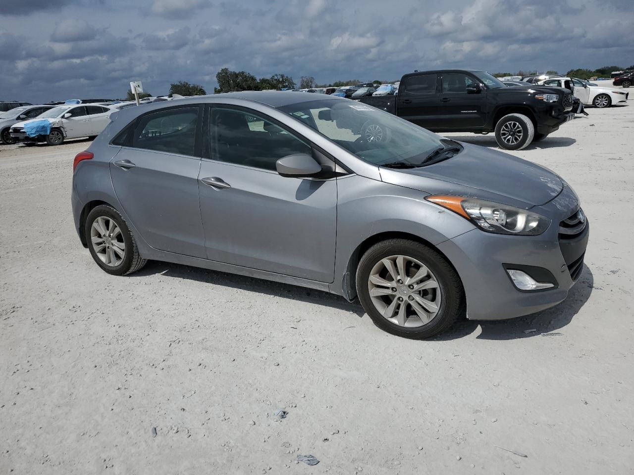2013 Hyundai Elantra - Image 4