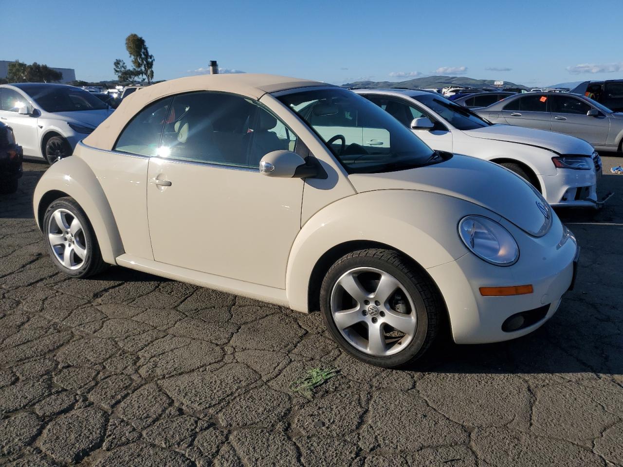 2006 Volkswagen Beetle - Image 4