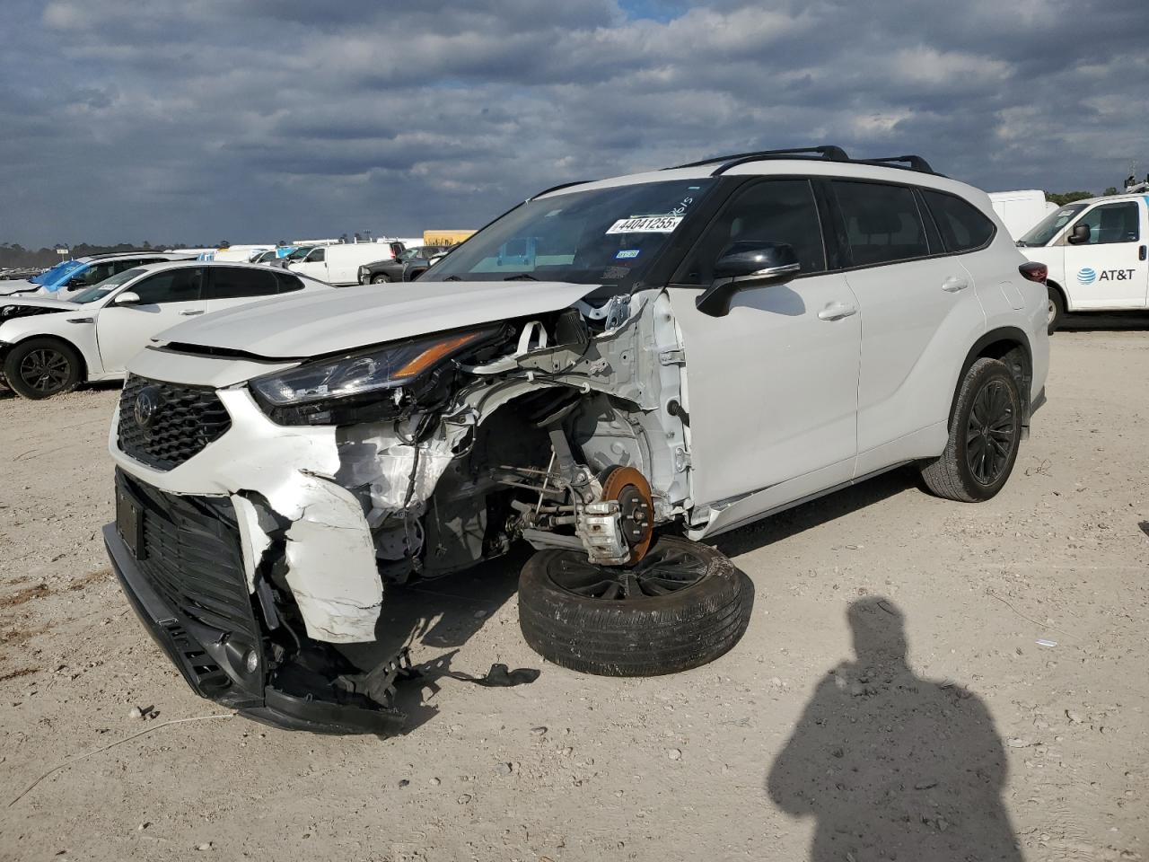2024 Toyota Highlander - Image 1