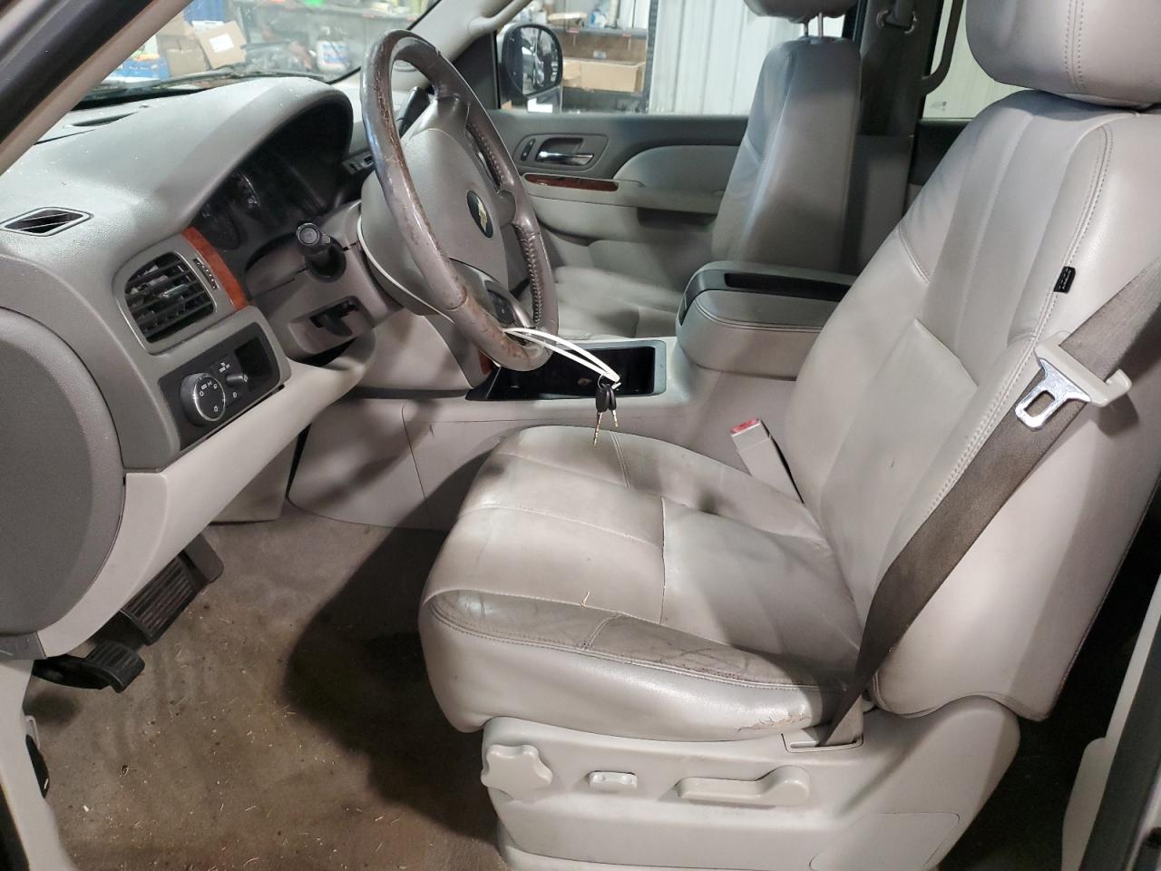 2012 Chevrolet Suburban - Image 7