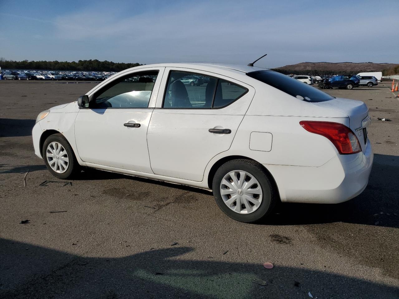 2014 Nissan Versa - Image 2