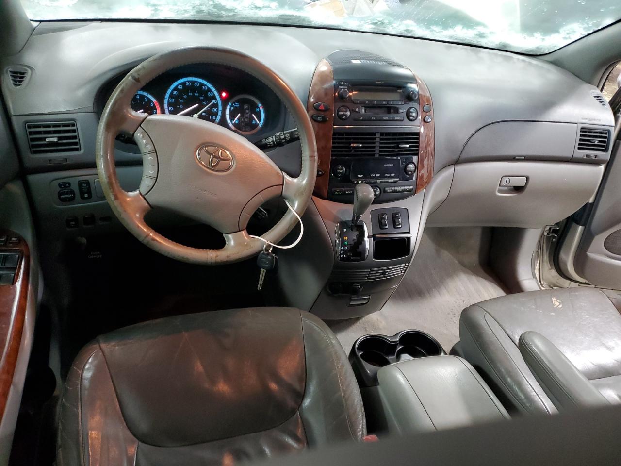 2004 Toyota Sienna - Image 8