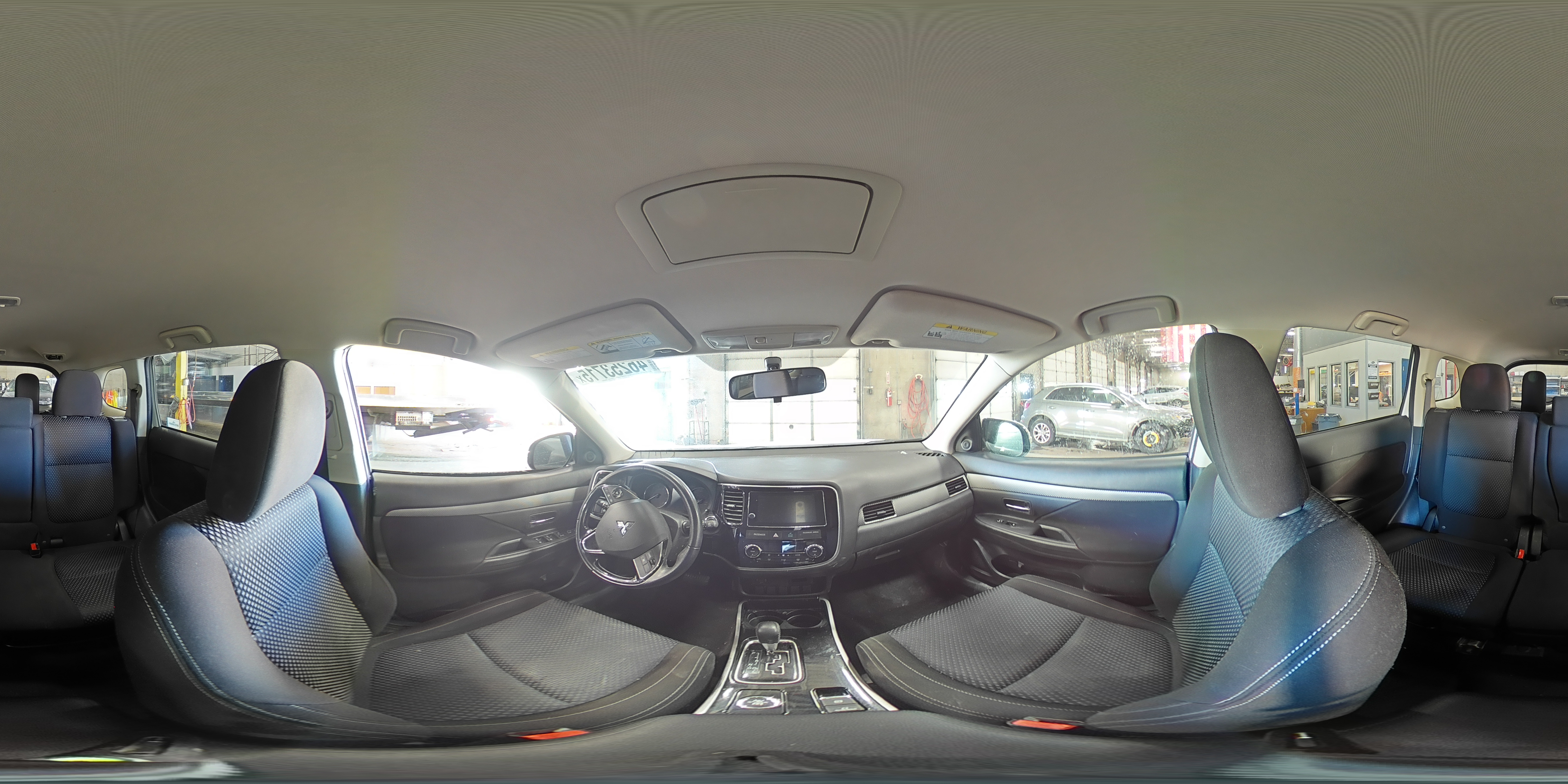 2018 Mitsubishi Outlander - Image 13