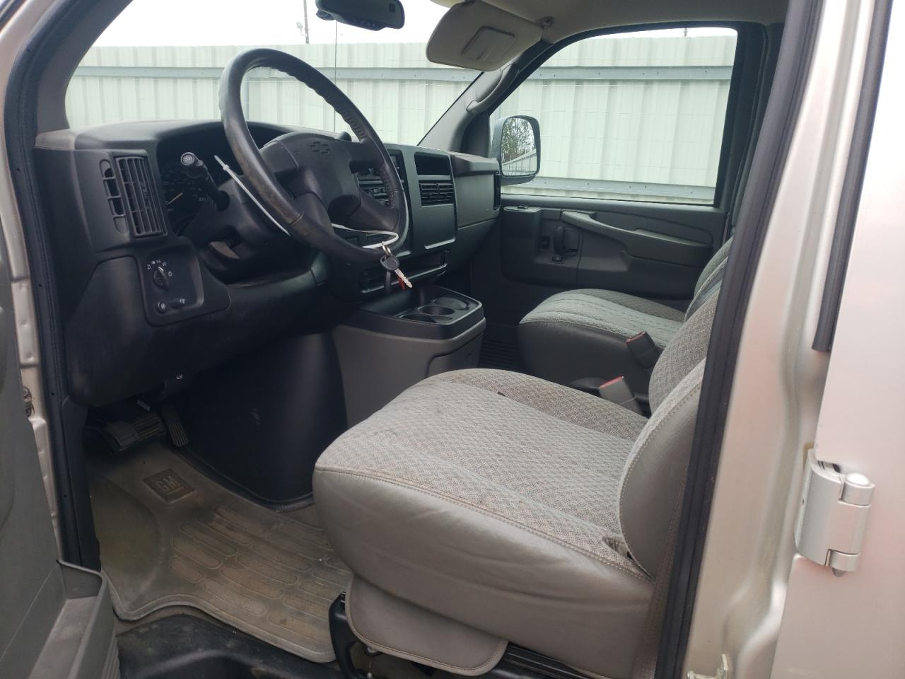 2005 Chevrolet Express - Image 7