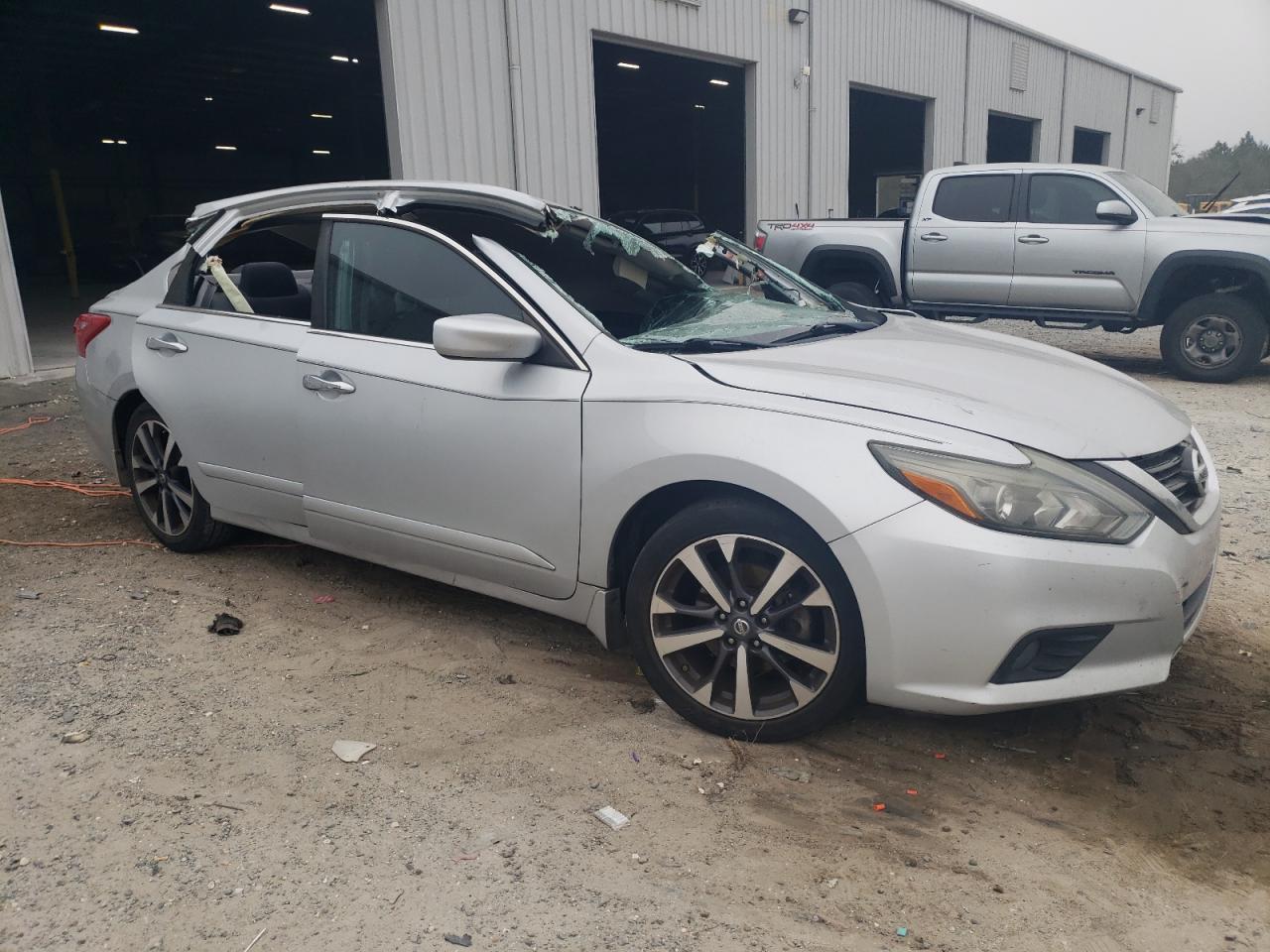 2016 Nissan Altima - Image 4