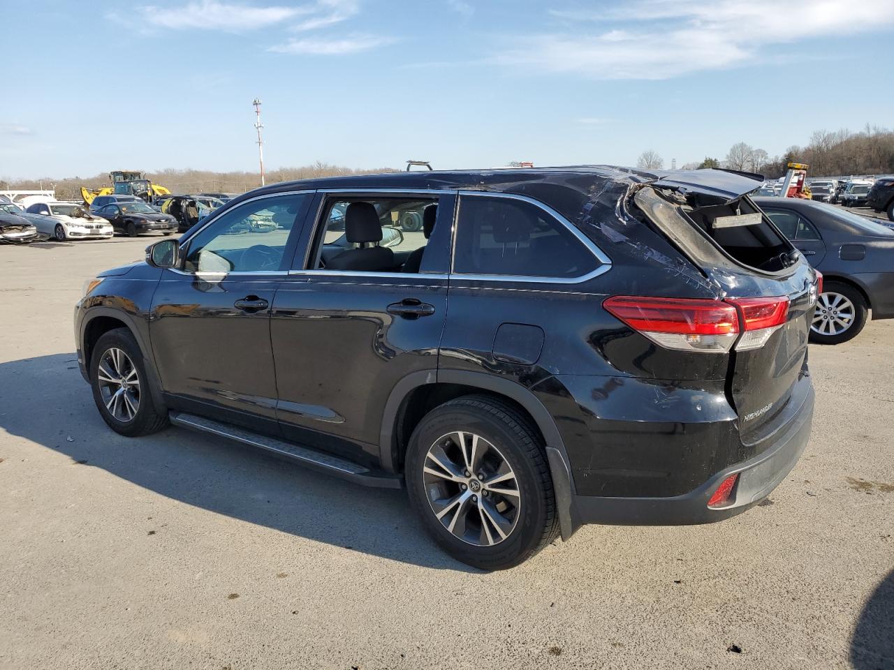 2017 Toyota Highlander - Image 2
