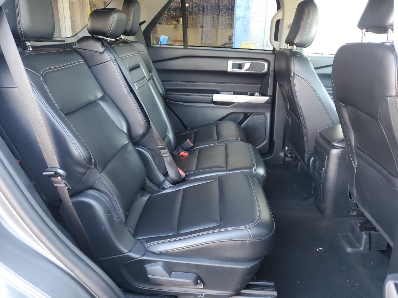 2023 Ford Explorer - Image 11