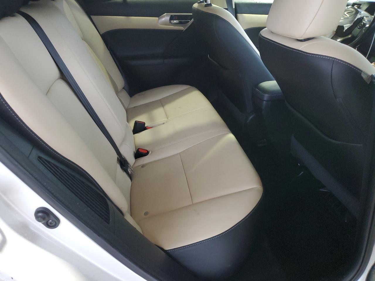 2017 Lexus CT - Image 10