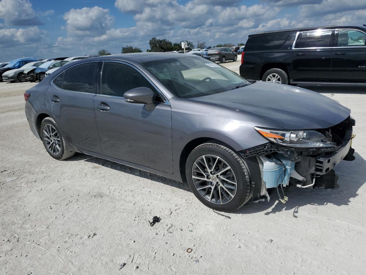 2016 Lexus ES - Image 4