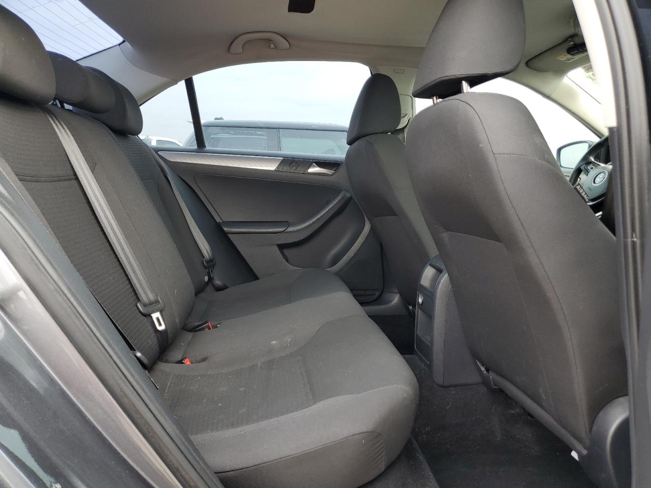 2015 Volkswagen Jetta - Image 10