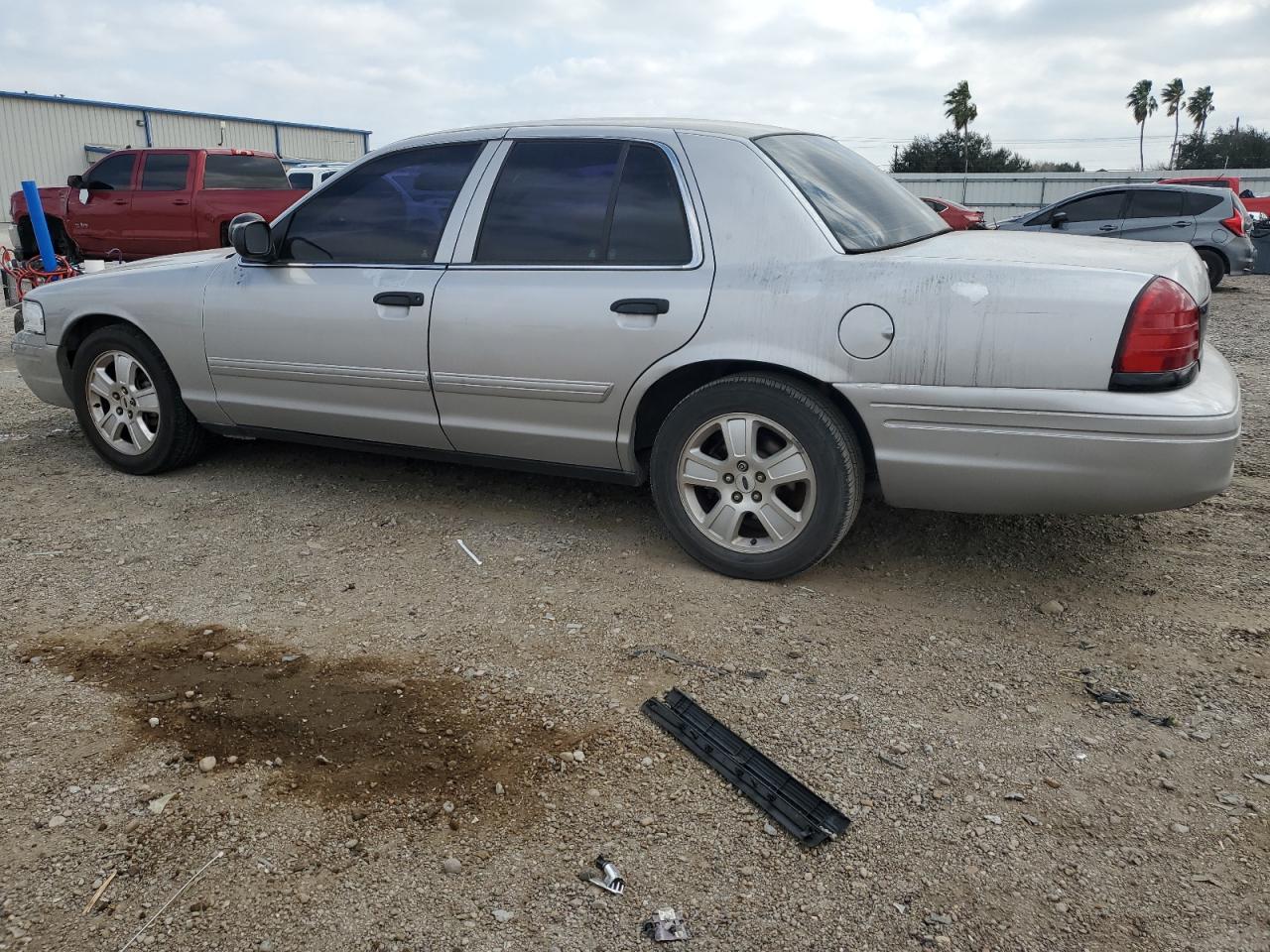 2009 Ford Crown Victoria - Image 2