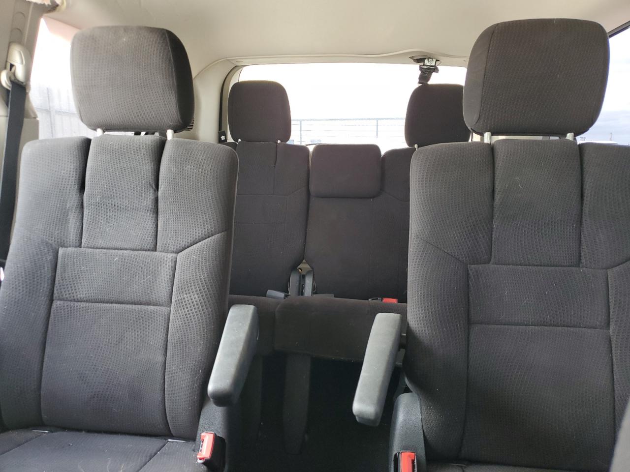 2012 Dodge Caravan - Image 10