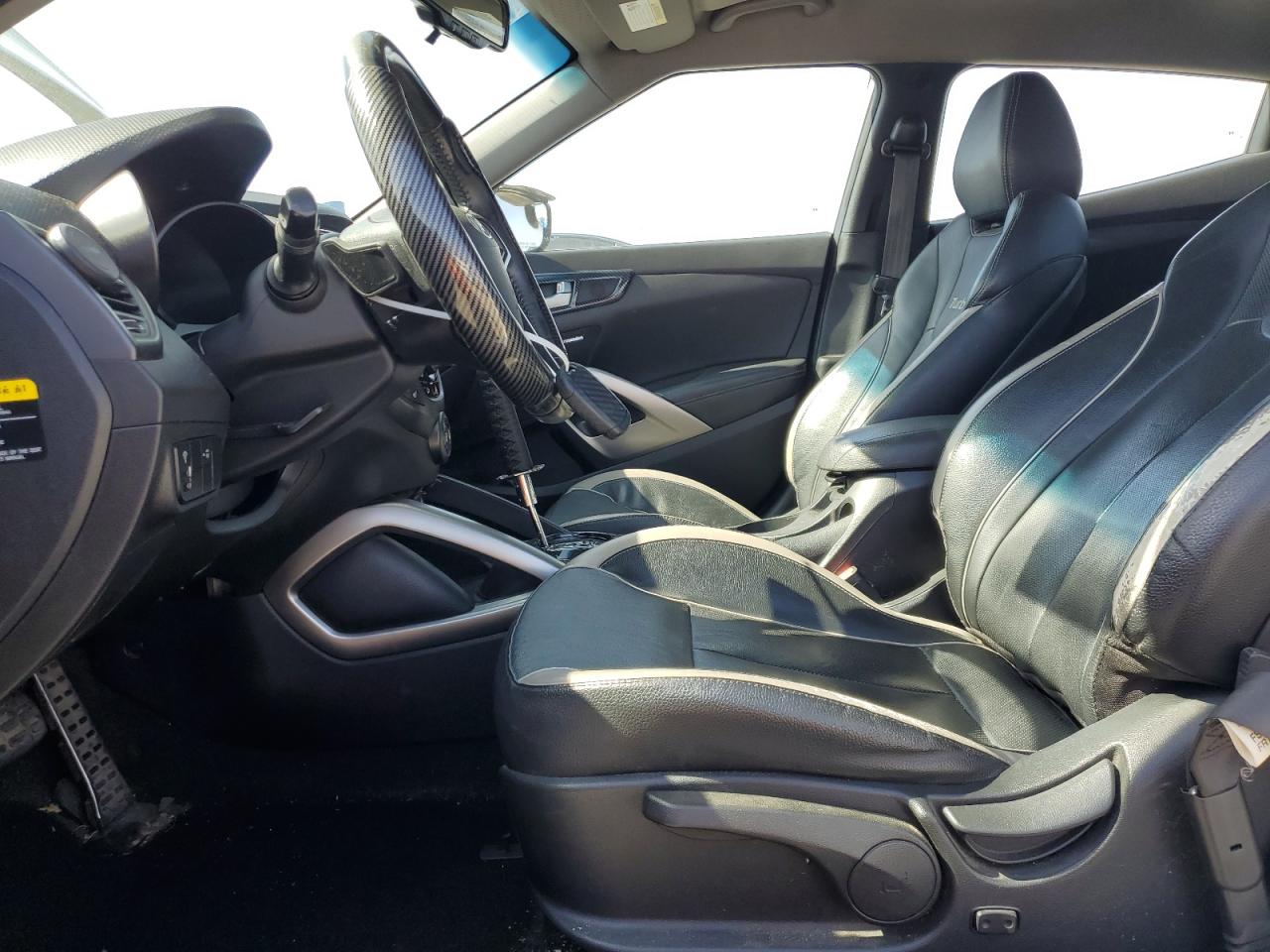 2015 Hyundai Veloster - Image 7