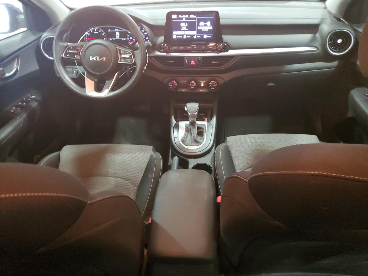 2022 Kia Forte - Image 8