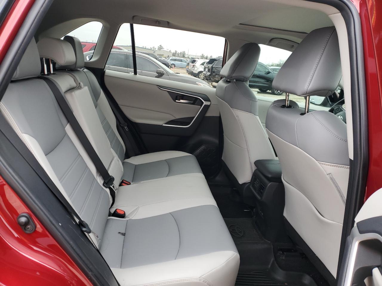 2022 Toyota RAV 4 - Image 11