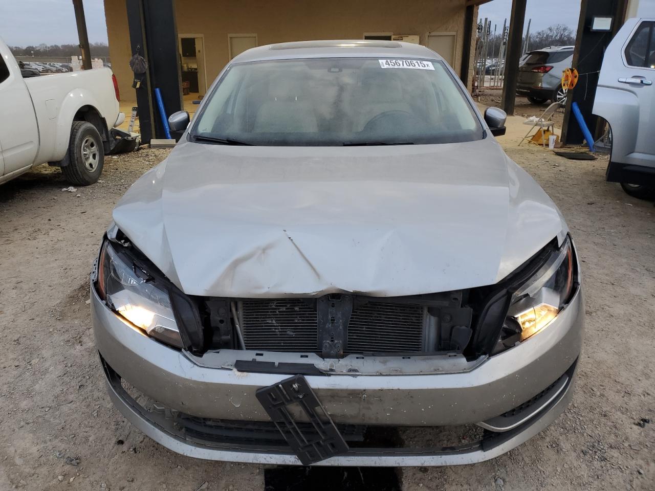 2014 Volkswagen Passat - Image 5