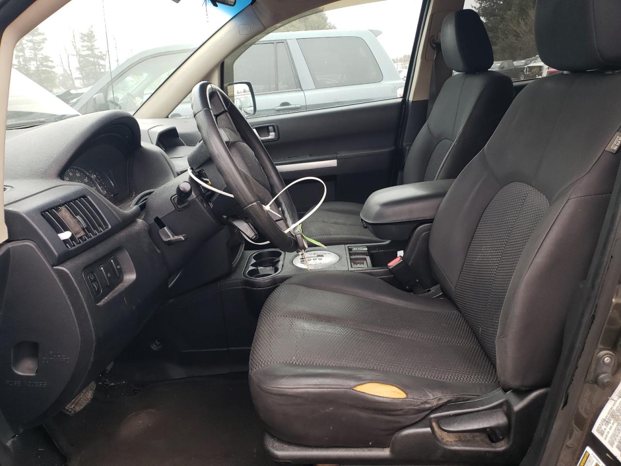 2011 Mitsubishi Endeavor - Image 7