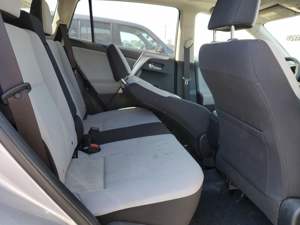2018 Toyota RAV 4 - Image 11