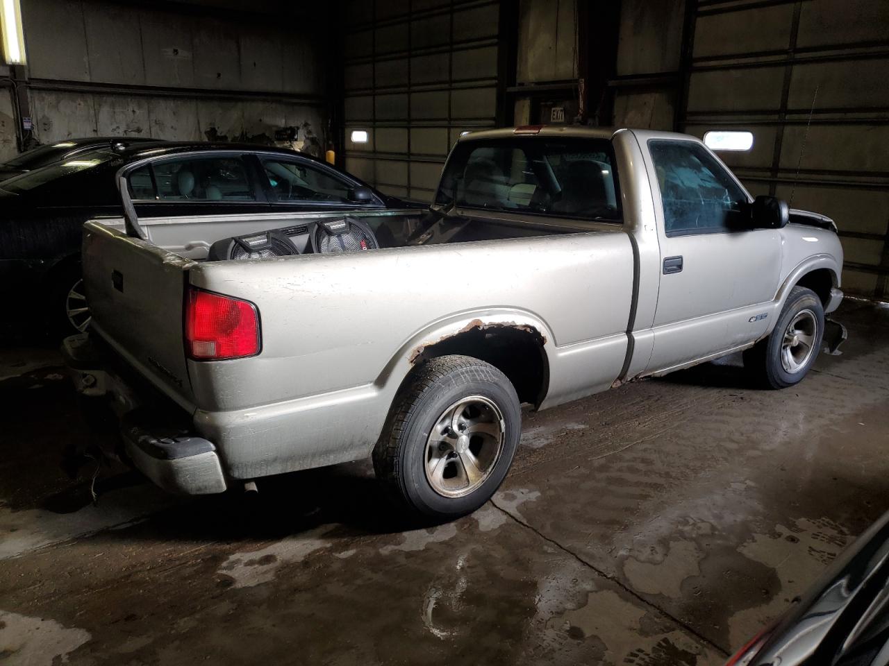 2001 Chevrolet S-10 Pickup - Image 3