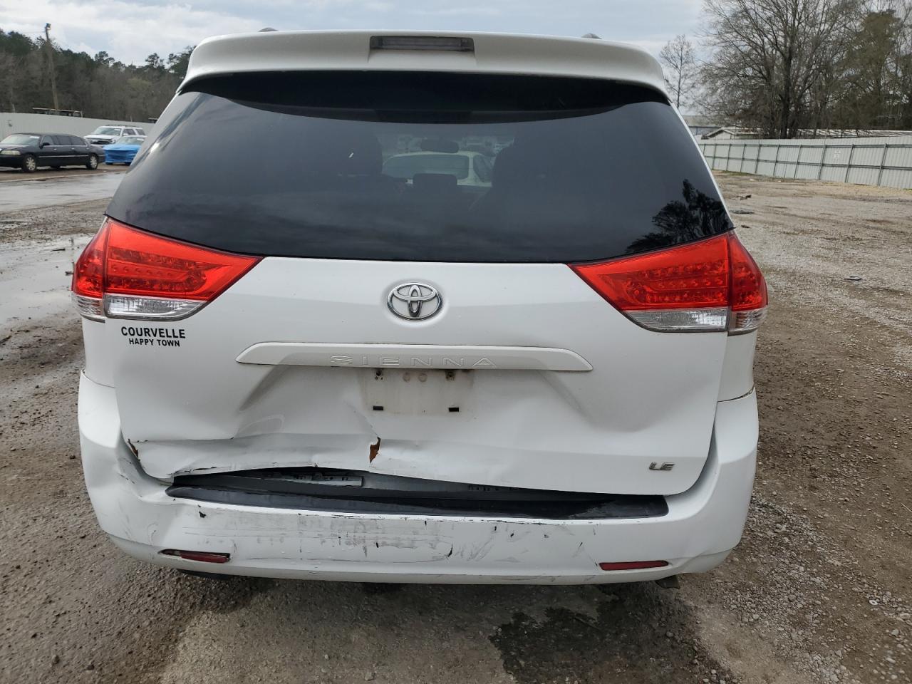 2013 Toyota Sienna - Image 6