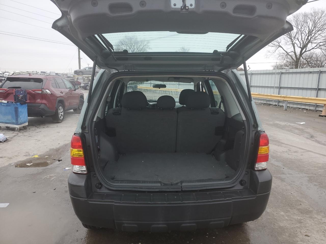 2005 Ford Escape - Image 6