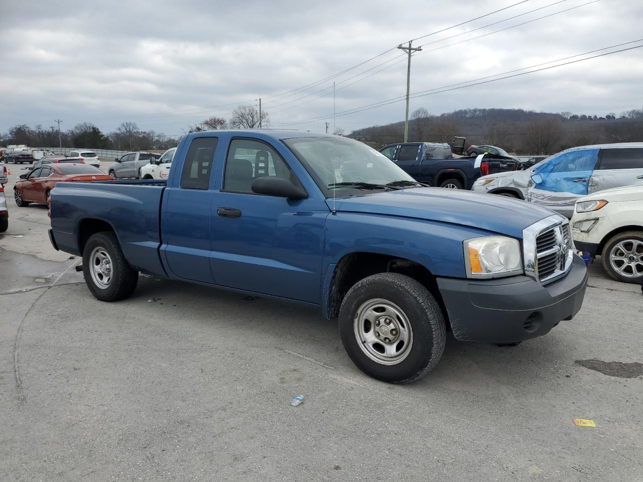 2005 Dodge Dakota - Image 4