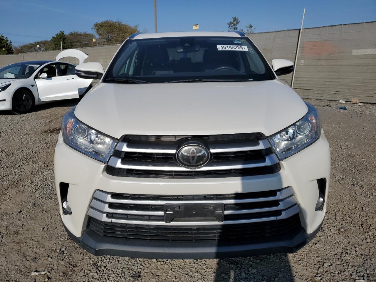 2017 Toyota Highlander - Image 5