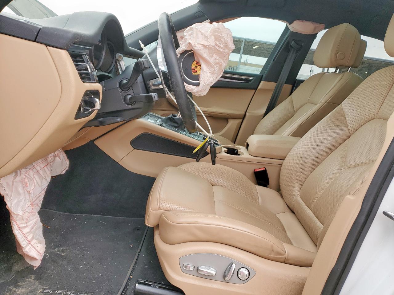 2021 Porsche Macan - Image 7