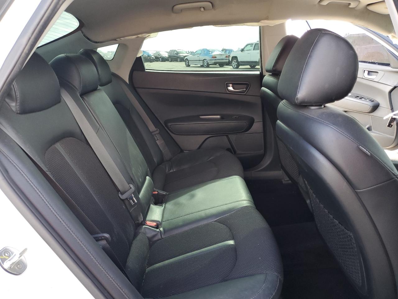 2019 Kia Optima - Image 10