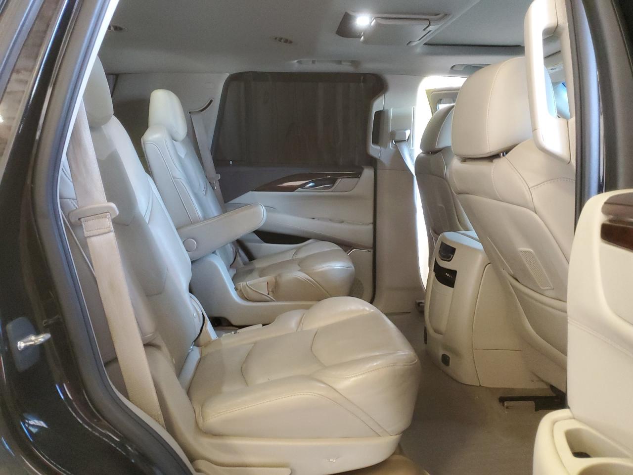 2016 Cadillac Escalade - Image 11