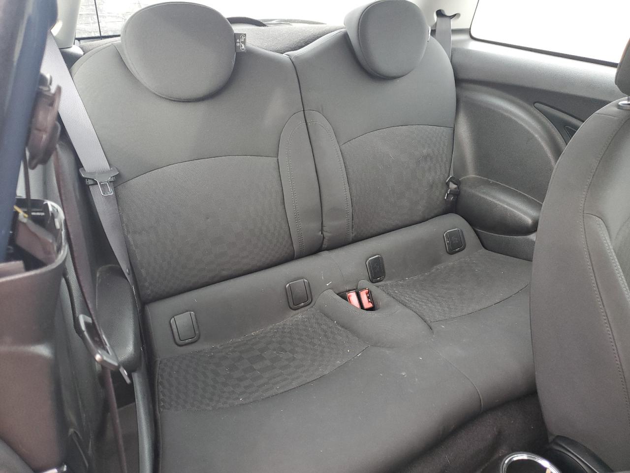 2010 MINI Cooper - Image 10