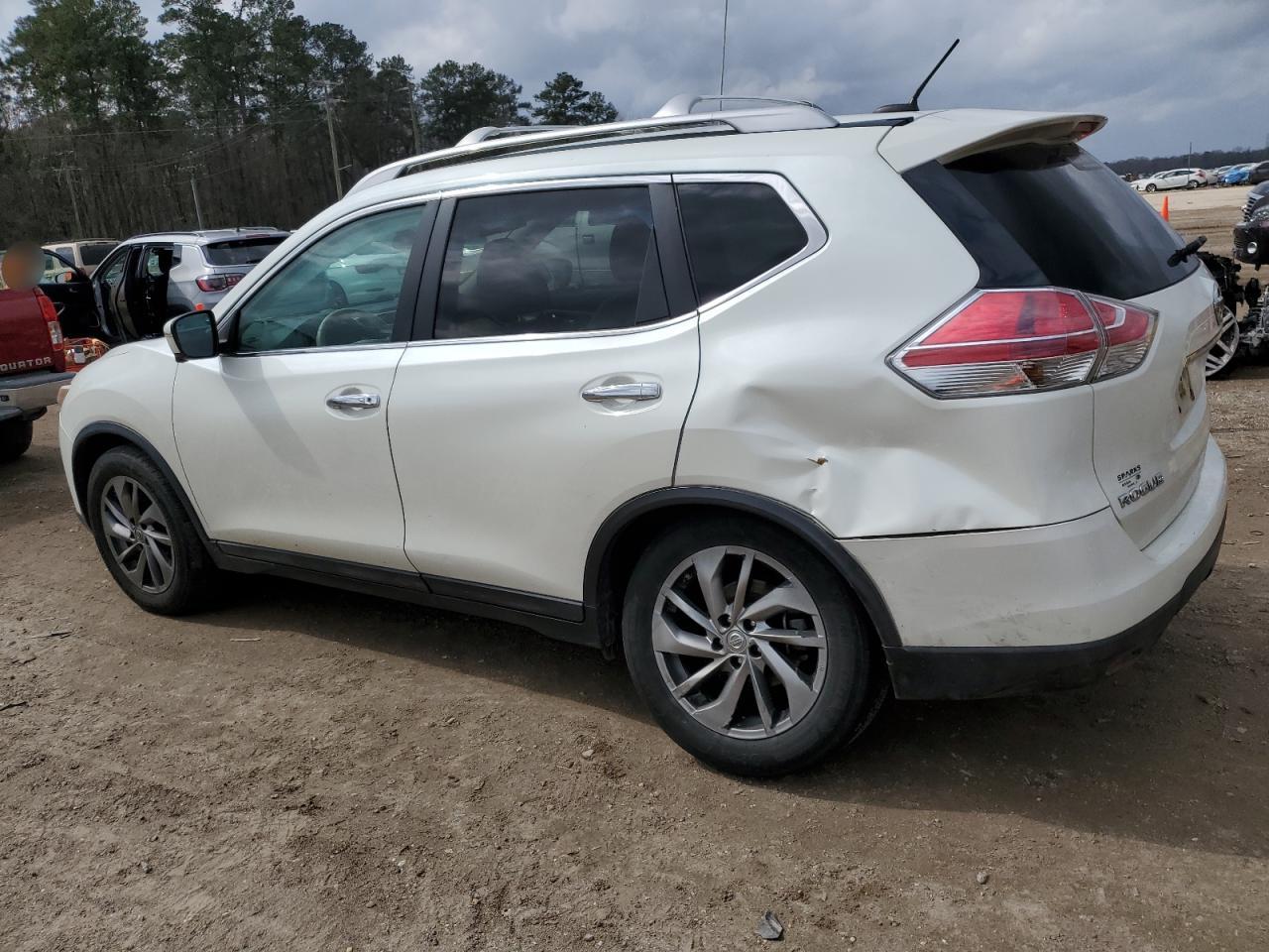 2015 Nissan Rogue - Image 2