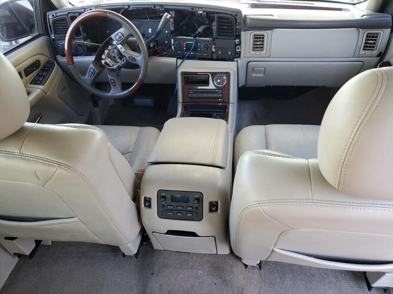 2005 Cadillac Escalade - Image 8