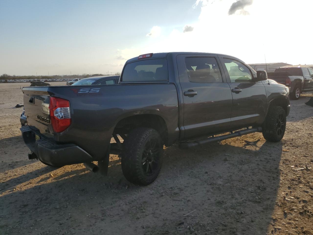 2018 Toyota Tundra - Image 3